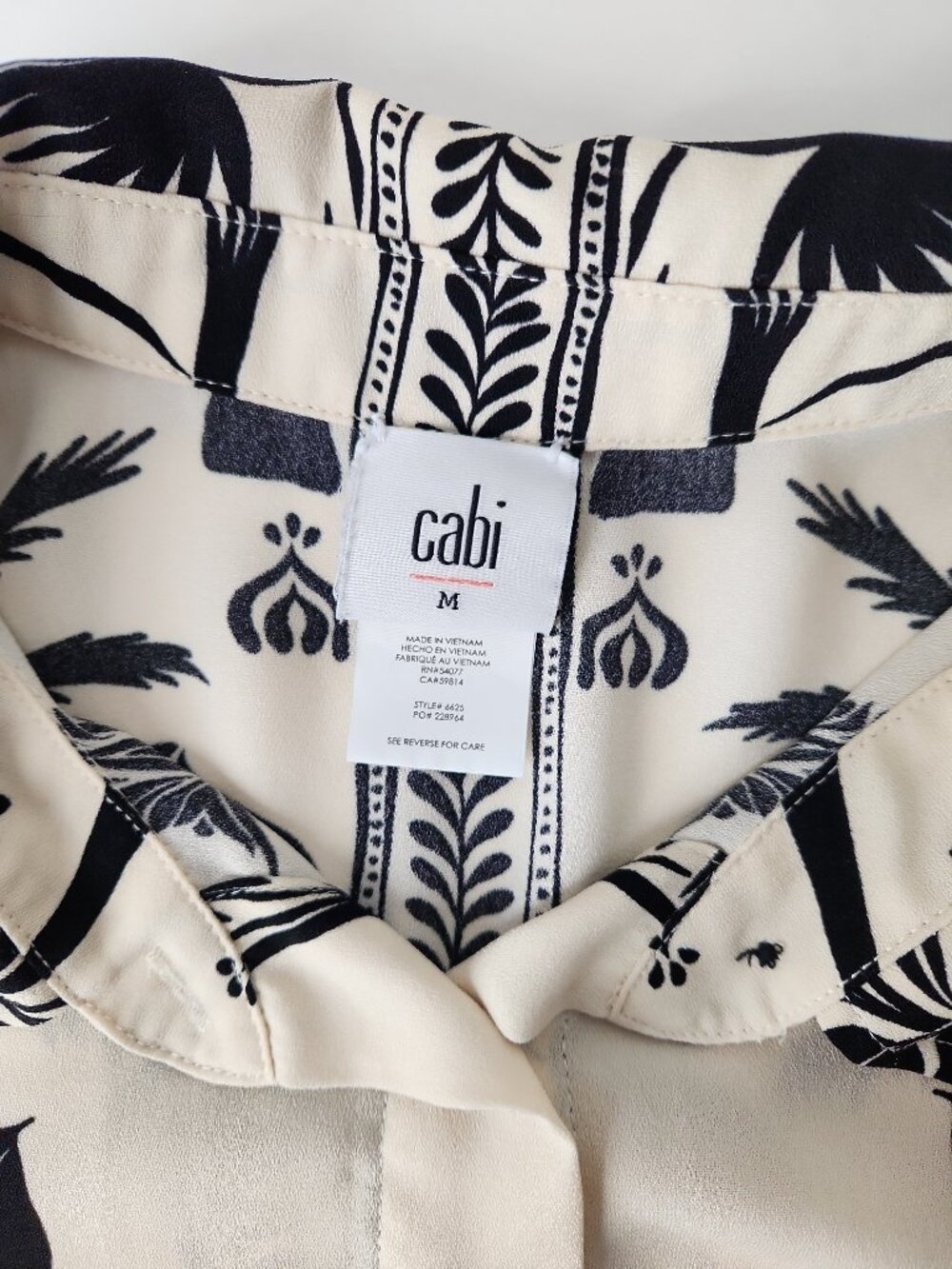 CABI Marrakesh Blouse Cream Black palm tropical floral borders  Sz M #6625 - Picture 7 of 13